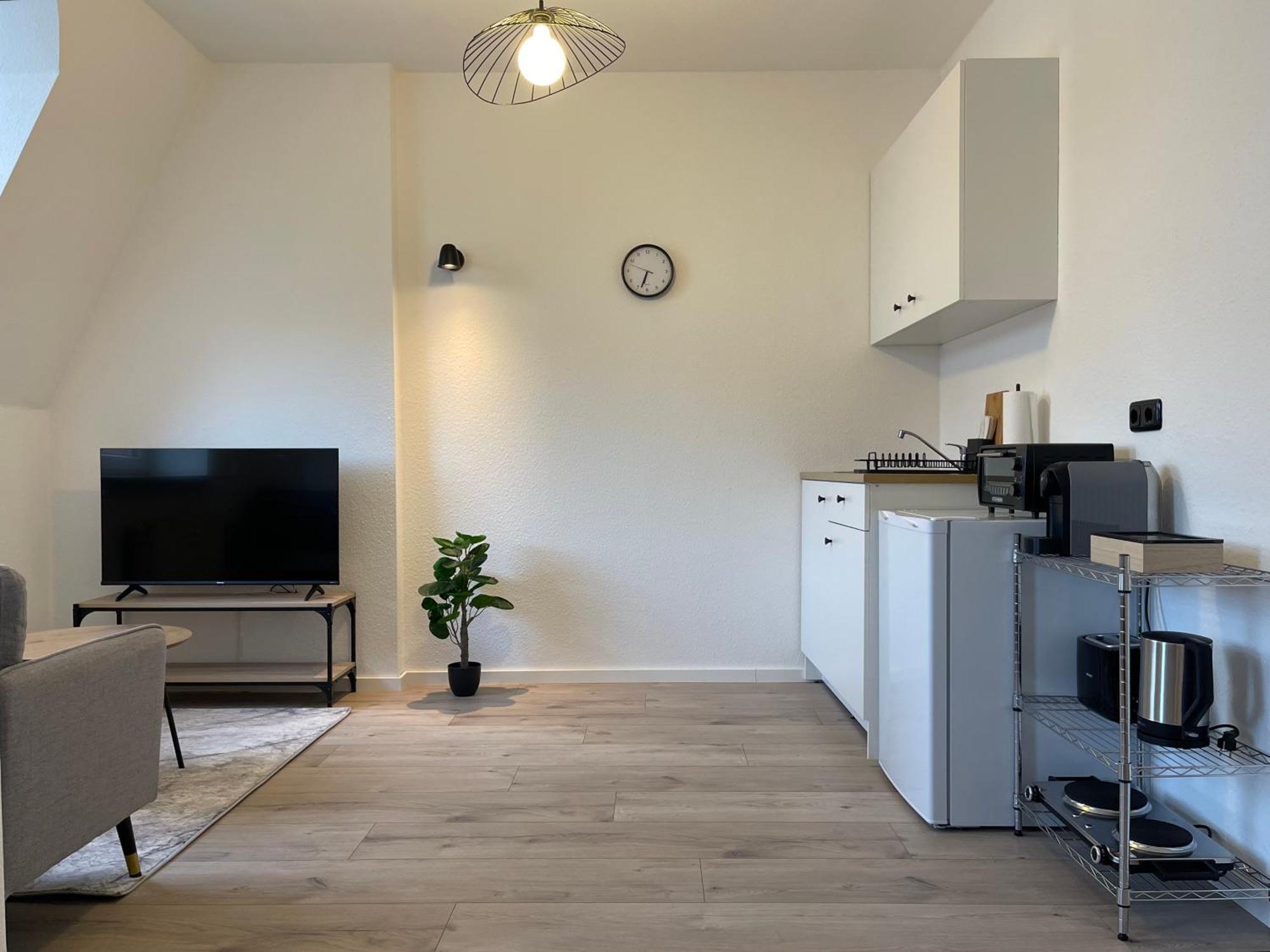Raha Apartments - Modernes Studio-Apartment - Hbf - Gratis Parkplatz Erfurt Dış mekan fotoğraf