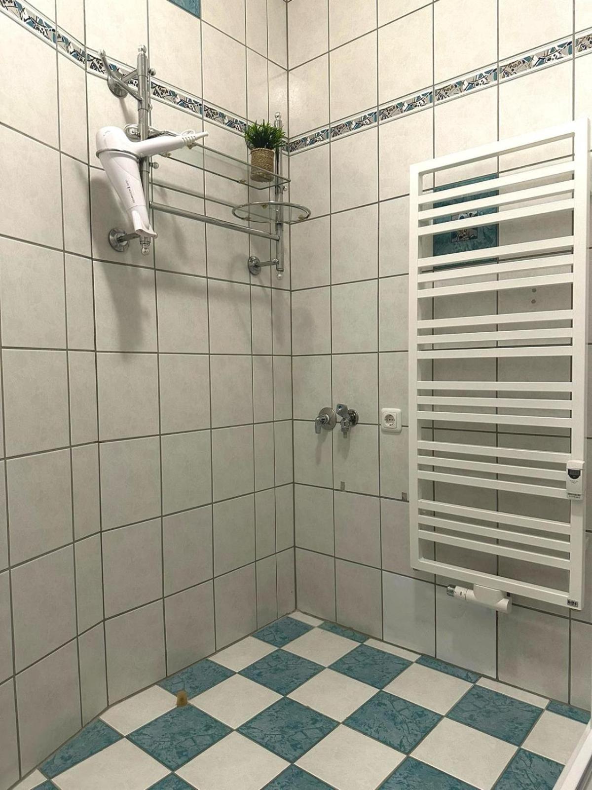 Raha Apartments - Modernes Studio-Apartment - Hbf - Gratis Parkplatz Erfurt Dış mekan fotoğraf