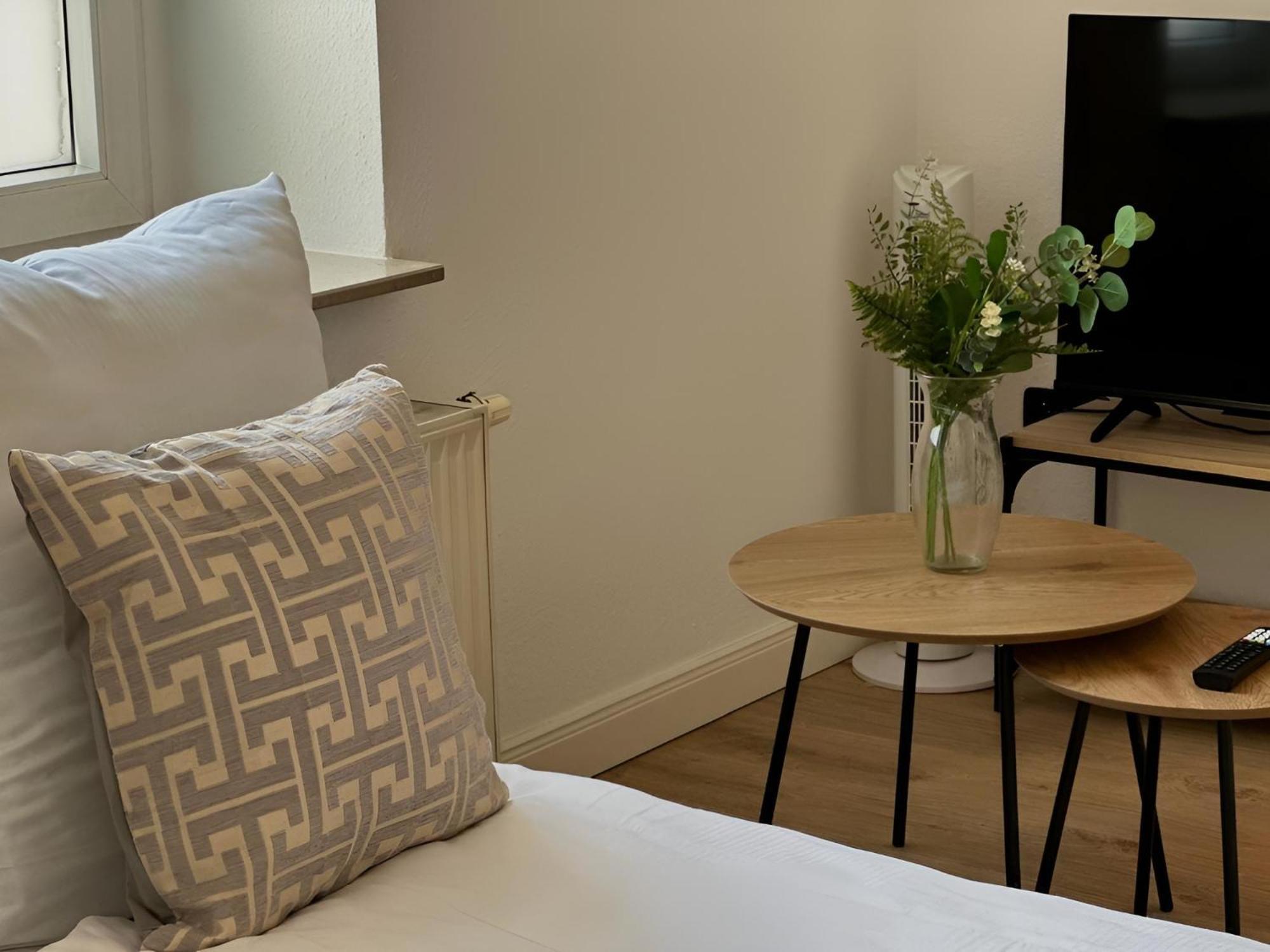 Raha Apartments - Modernes Studio-Apartment - Hbf - Gratis Parkplatz Erfurt Dış mekan fotoğraf