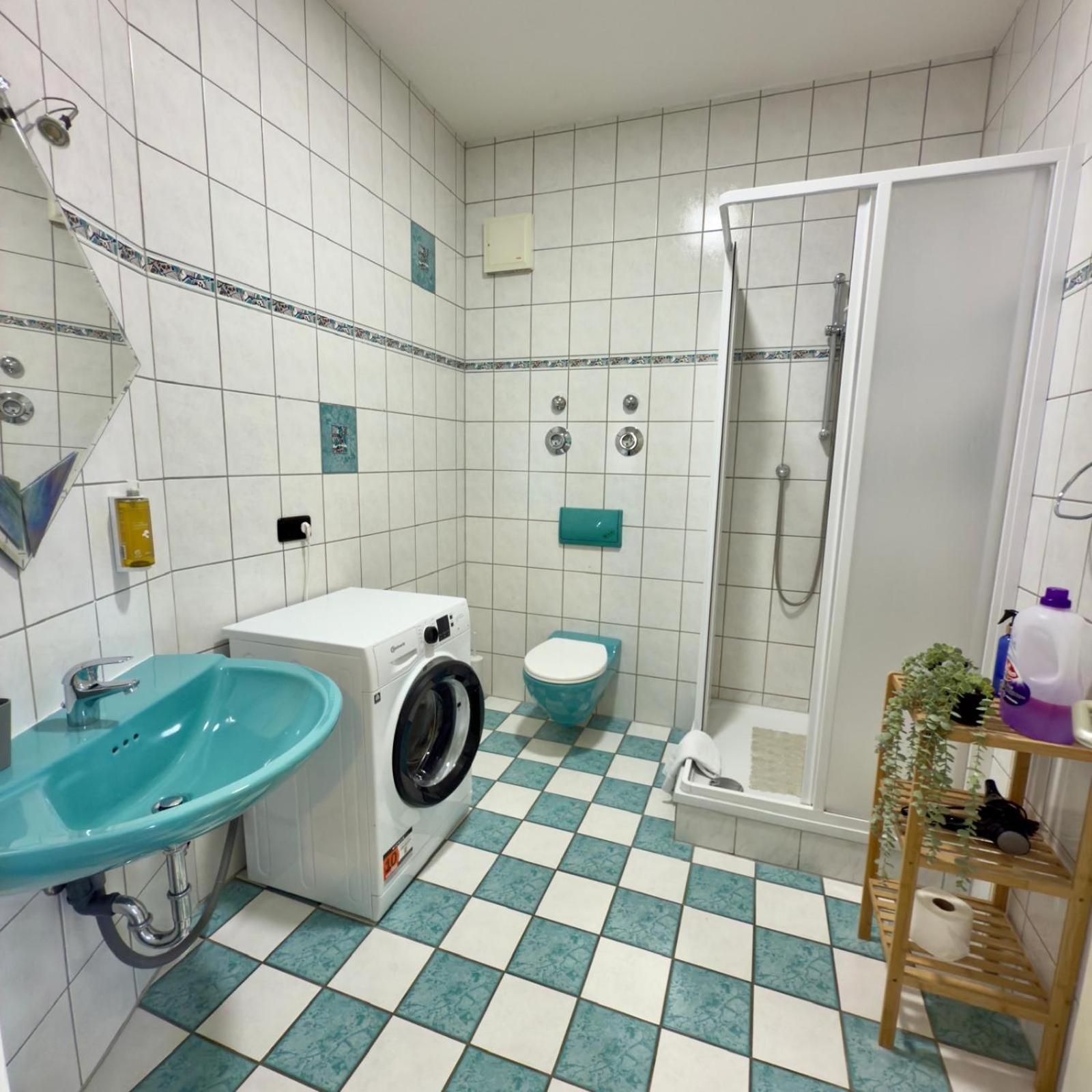 Raha Apartments - Modernes Studio-Apartment - Hbf - Gratis Parkplatz Erfurt Dış mekan fotoğraf